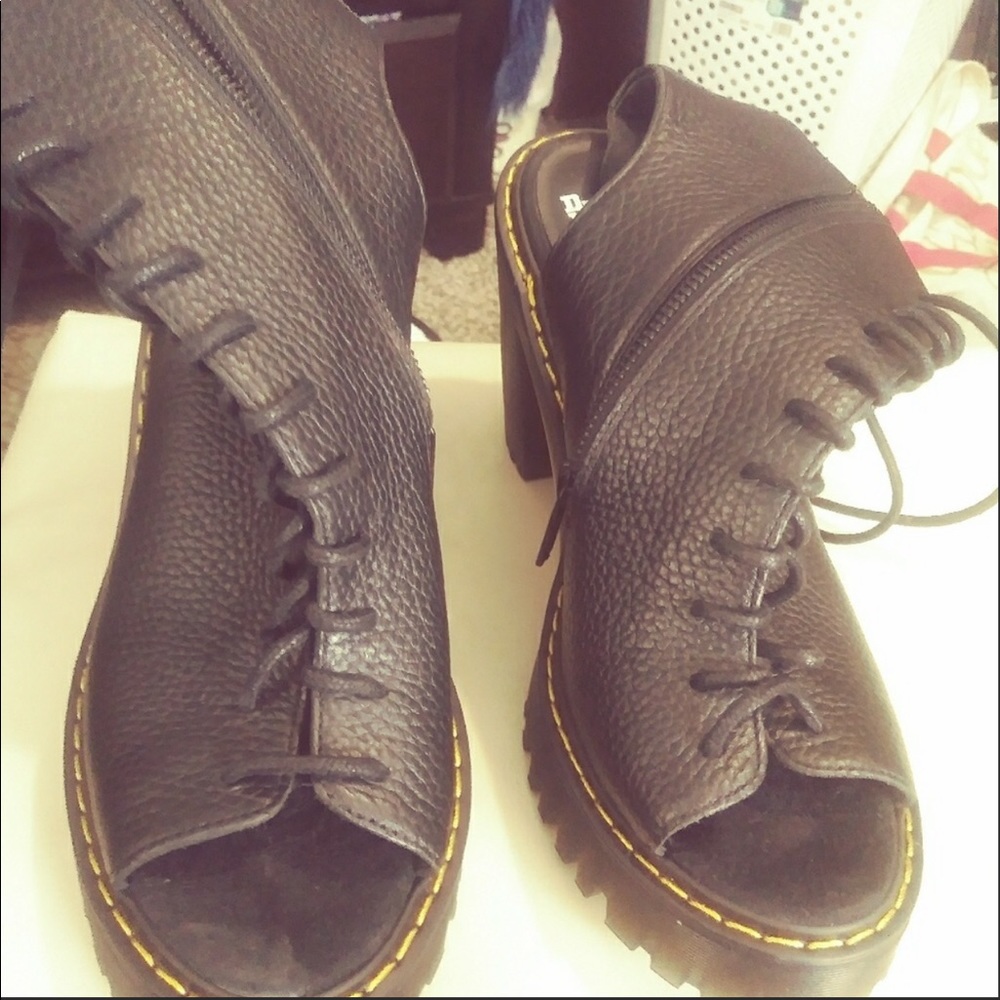 Black dr. Martin lug sandals